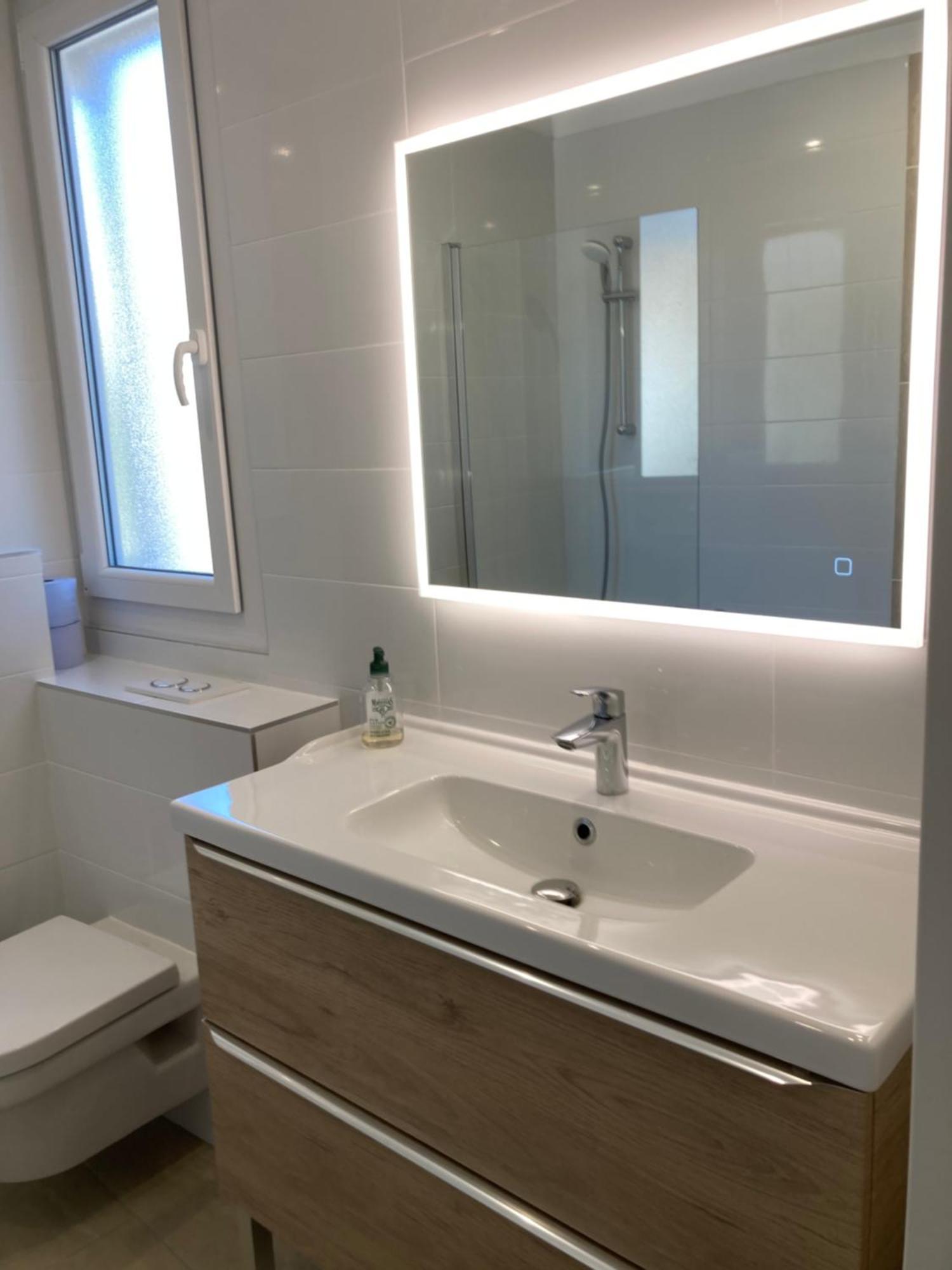 Chambre Parentale , Salle De Bain Privee, Acces Plages & Vue Mer Du Salon Dans Appartement Partage Chez L'Habitant ,, Master Bedroom, Private Bathroom, Beach Access & Sea View Cannes Bagian luar foto