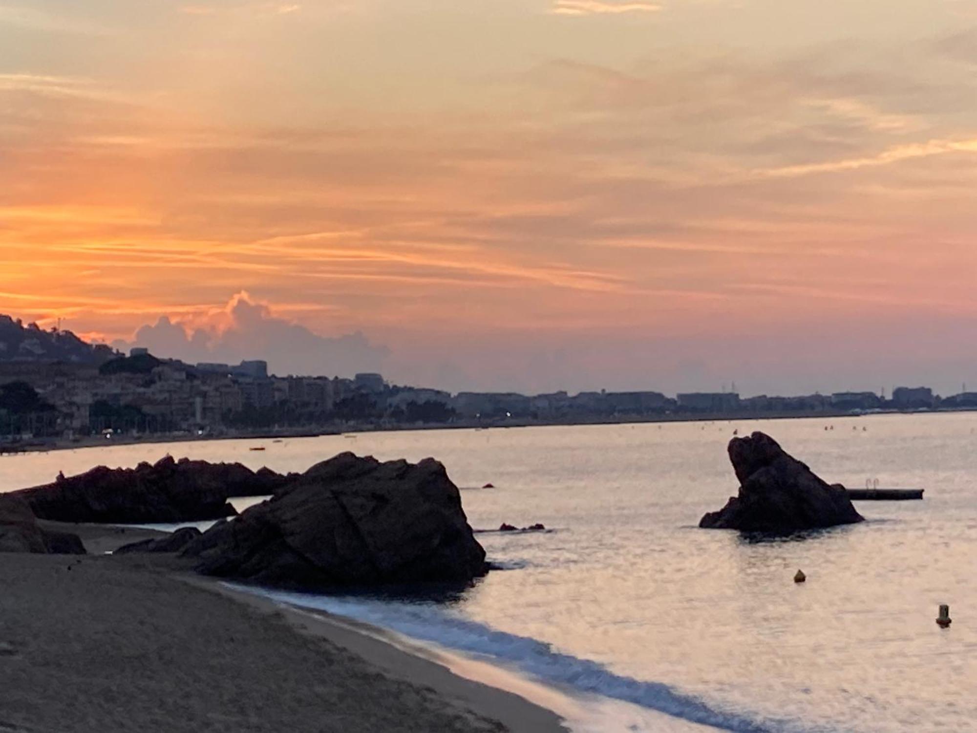 Chambre Parentale , Salle De Bain Privee, Acces Plages & Vue Mer Du Salon Dans Appartement Partage Chez L'Habitant ,, Master Bedroom, Private Bathroom, Beach Access & Sea View Cannes Bagian luar foto