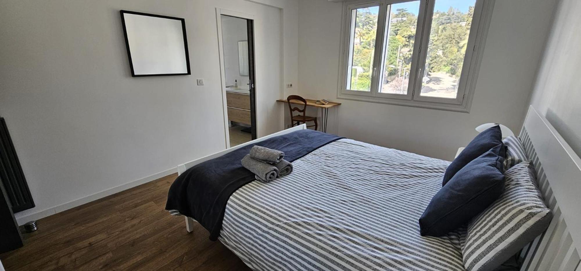 Chambre Parentale , Salle De Bain Privee, Acces Plages & Vue Mer Du Salon Dans Appartement Partage Chez L'Habitant ,, Master Bedroom, Private Bathroom, Beach Access & Sea View Cannes Bagian luar foto